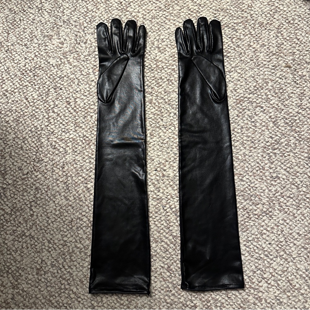 Black ciré long gloves